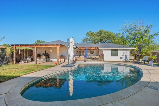 3700 Tanglewood Drive, Bryan, TX 77802