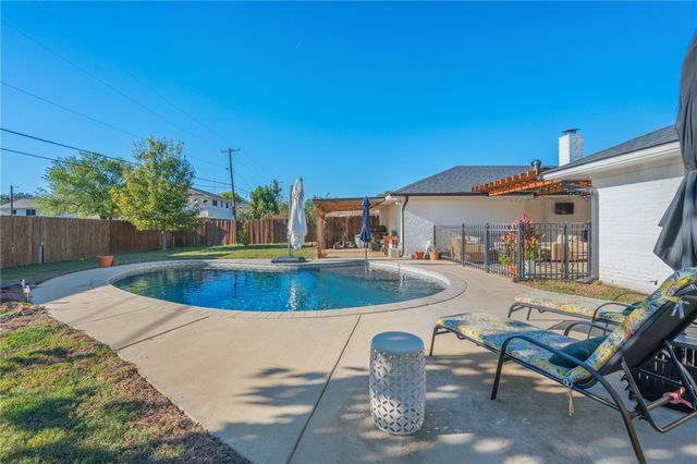 3700 Tanglewood Drive, Bryan, TX 77802