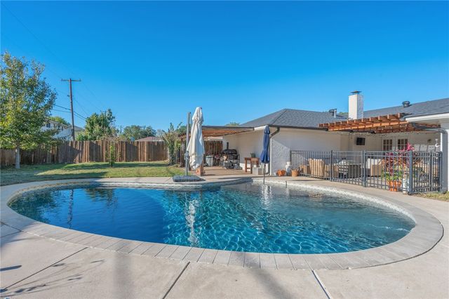 3700 Tanglewood Drive, Bryan, TX 77802