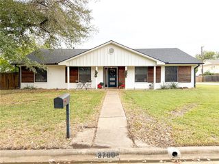 3700 Tanglewood Drive, Bryan, TX 77802