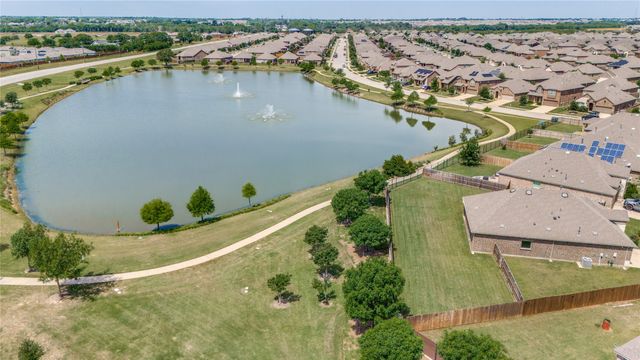 11316 Bullion Way, Aubrey, TX 76227