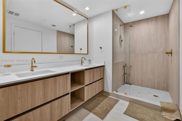 77 SE 5th Street 1908, Miami, FL 33131