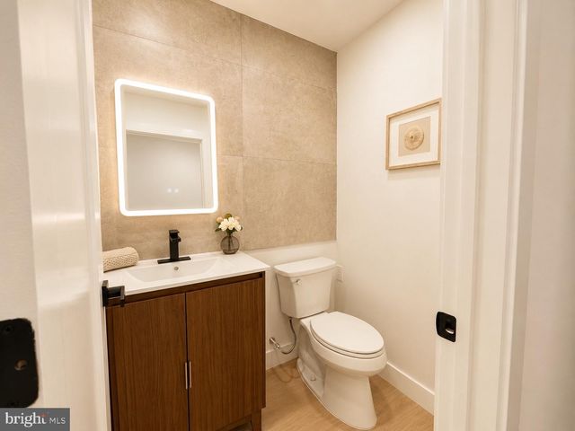 12009 VALE RD, Oakton, VA 22124