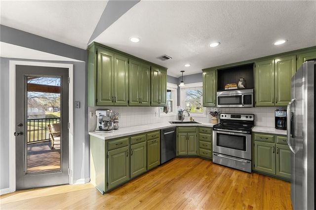 24075 W 57th Street, Shawnee, KS 66226