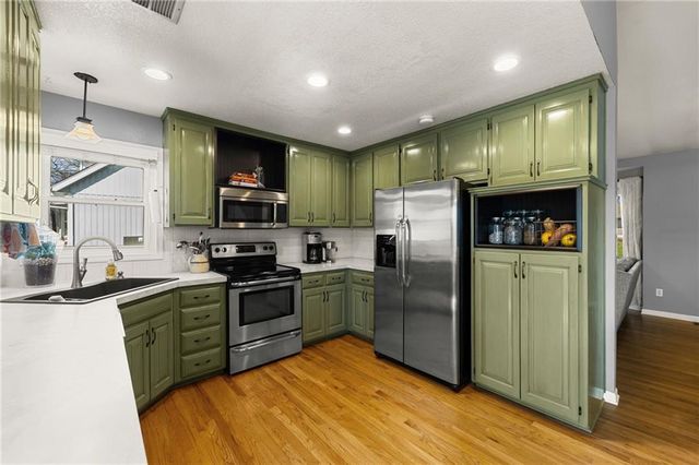24075 W 57th Street, Shawnee, KS 66226