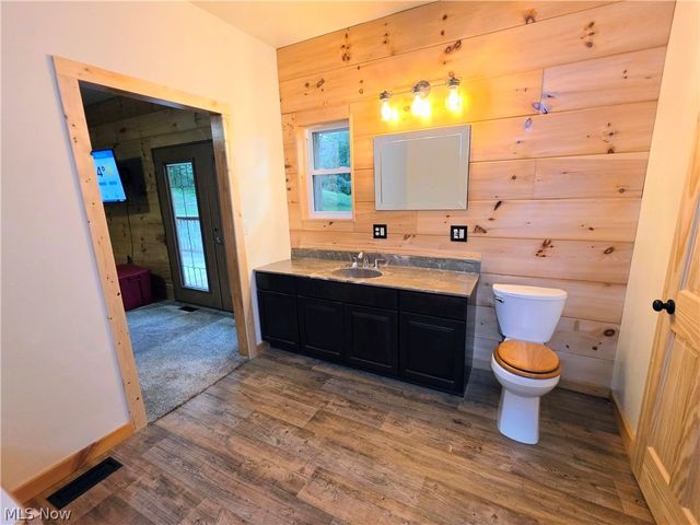 9076 Harris Highway, Belleville, WV 26133