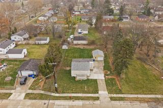 21118 Wellington Avenue E, Warren, MI 48089