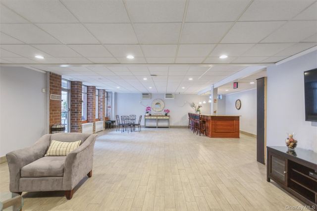 740 E Broadway 4D, Long Beach, NY 11561