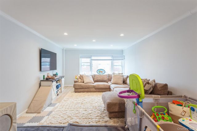 740 E Broadway 4D, Long Beach, NY 11561