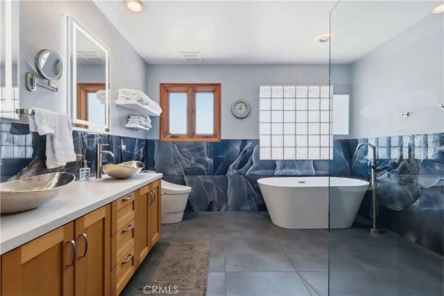 1711 Pescadores, San Pedro, CA 90732