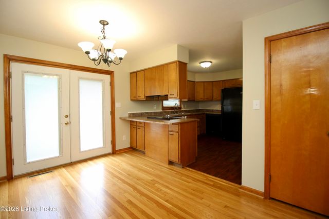 2313 Peaslee Rd, Louisville, KY 40216
