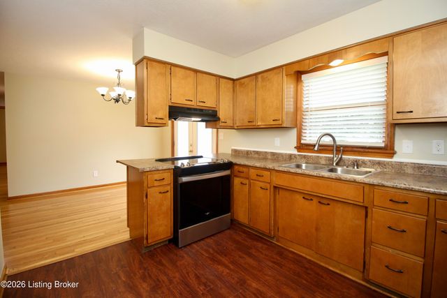 2313 Peaslee Rd, Louisville, KY 40216
