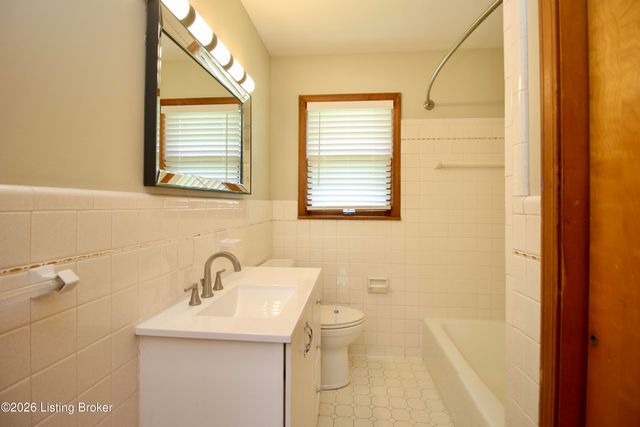 2313 Peaslee Rd, Louisville, KY 40216
