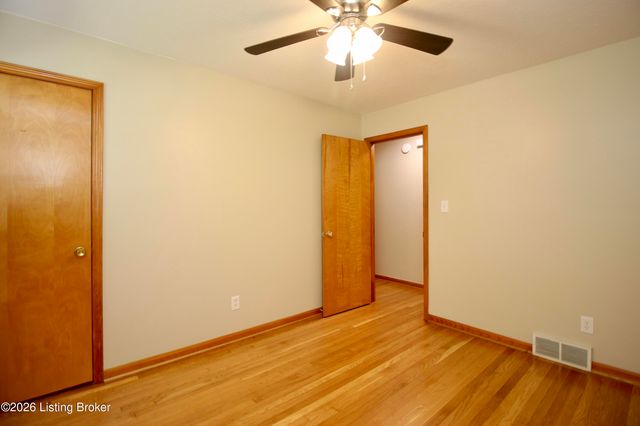 2313 Peaslee Rd, Louisville, KY 40216