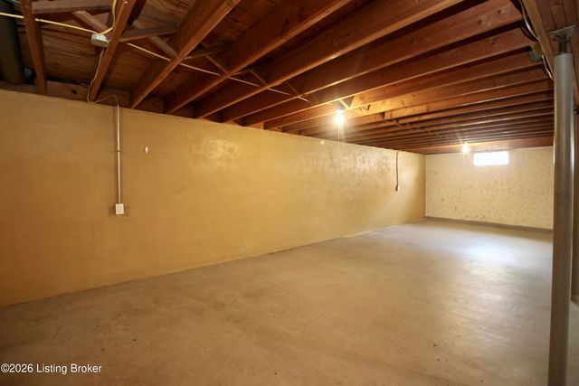 2313 Peaslee Rd, Louisville, KY 40216