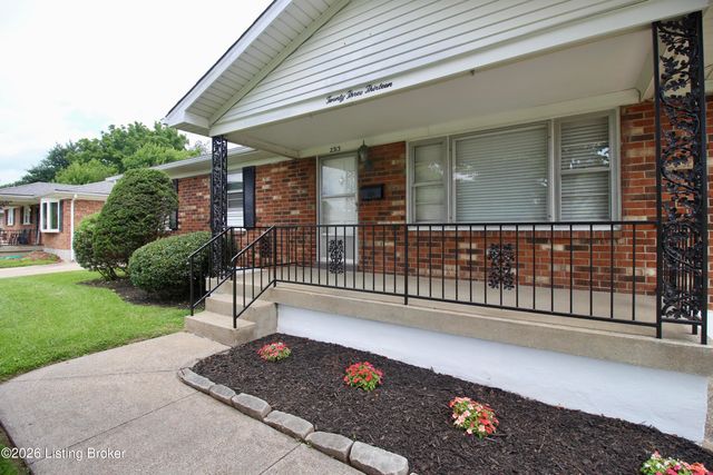 2313 Peaslee Rd, Louisville, KY 40216