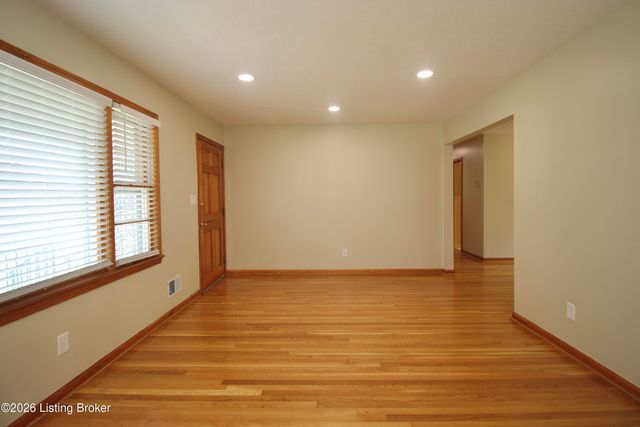 2313 Peaslee Rd, Louisville, KY 40216