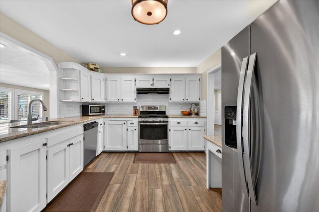 1544 N De Wolf Avenue, Fresno, CA 93737