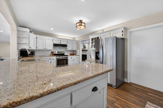 1544 N De Wolf Avenue, Fresno, CA 93737