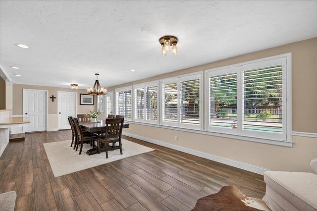 1544 N De Wolf Avenue, Fresno, CA 93737