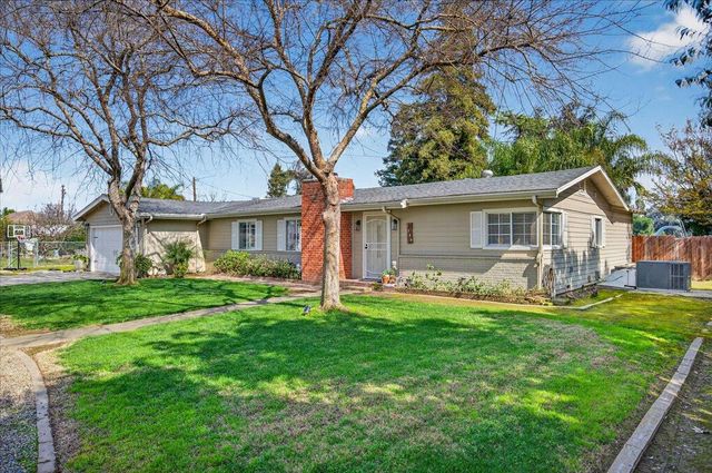 1544 N De Wolf Avenue, Fresno, CA 93737