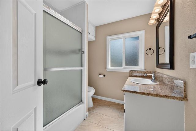 1544 N De Wolf Avenue, Fresno, CA 93737