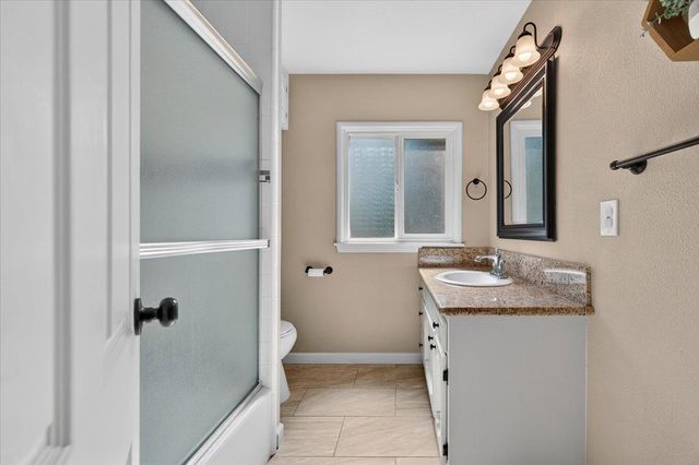 1544 N De Wolf Avenue, Fresno, CA 93737