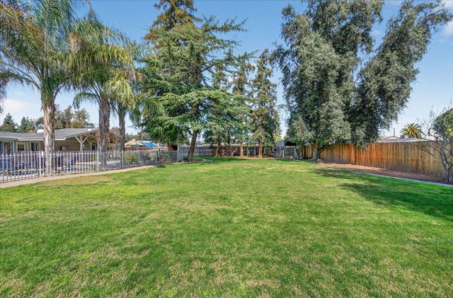 1544 N De Wolf Avenue, Fresno, CA 93737