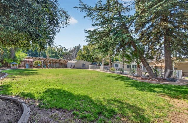 1544 N De Wolf Avenue, Fresno, CA 93737