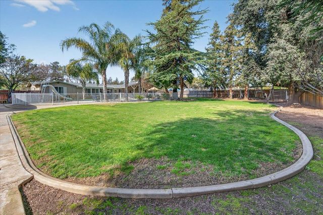 1544 N De Wolf Avenue, Fresno, CA 93737