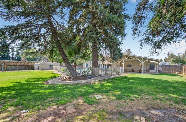 1544 N De Wolf Avenue, Fresno, CA 93737