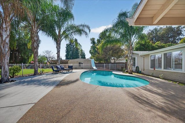 1544 N De Wolf Avenue, Fresno, CA 93737