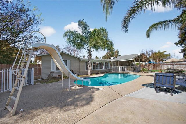 1544 N De Wolf Avenue, Fresno, CA 93737