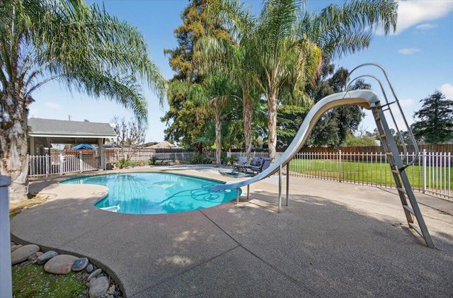 1544 N De Wolf Avenue, Fresno, CA 93737