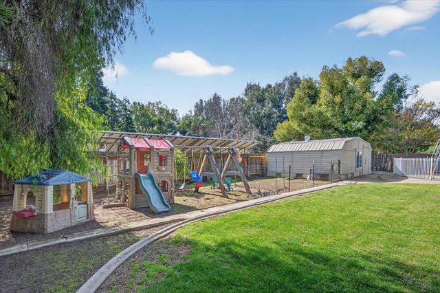 1544 N De Wolf Avenue, Fresno, CA 93737