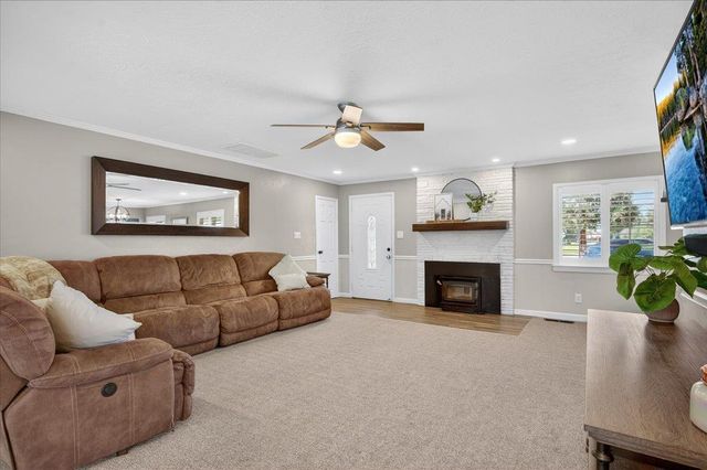 1544 N De Wolf Avenue, Fresno, CA 93737