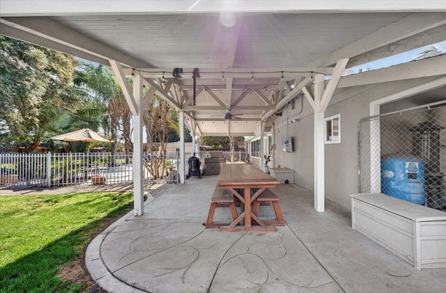 1544 N De Wolf Avenue, Fresno, CA 93737