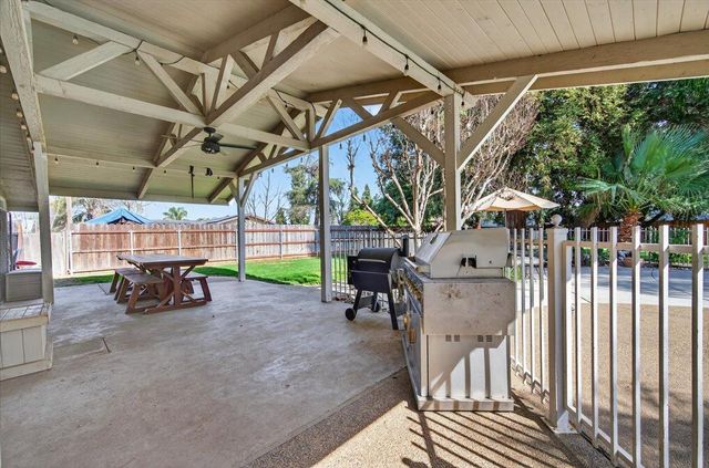 1544 N De Wolf Avenue, Fresno, CA 93737