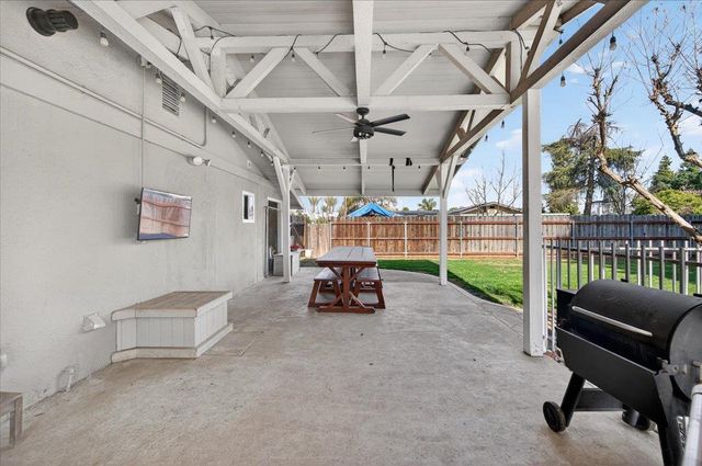 1544 N De Wolf Avenue, Fresno, CA 93737