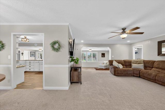 1544 N De Wolf Avenue, Fresno, CA 93737