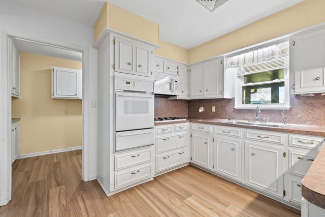 1311 Oak Street, Anahuac, TX 77514