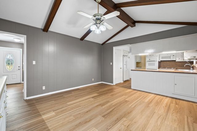 1311 Oak Street, Anahuac, TX 77514