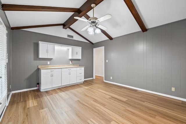 1311 Oak Street, Anahuac, TX 77514