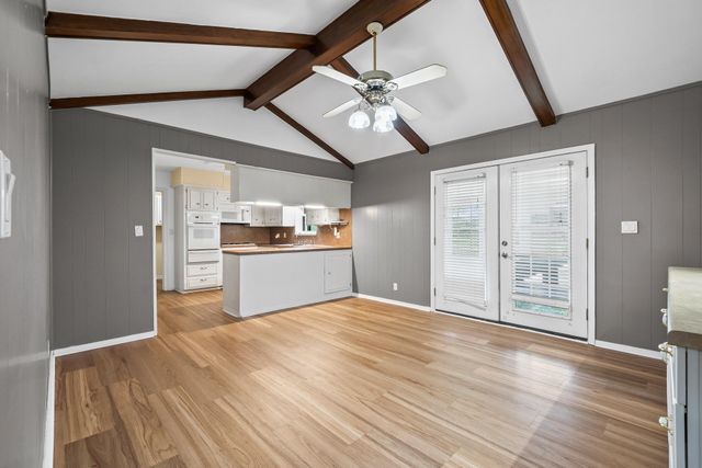 1311 Oak Street, Anahuac, TX 77514