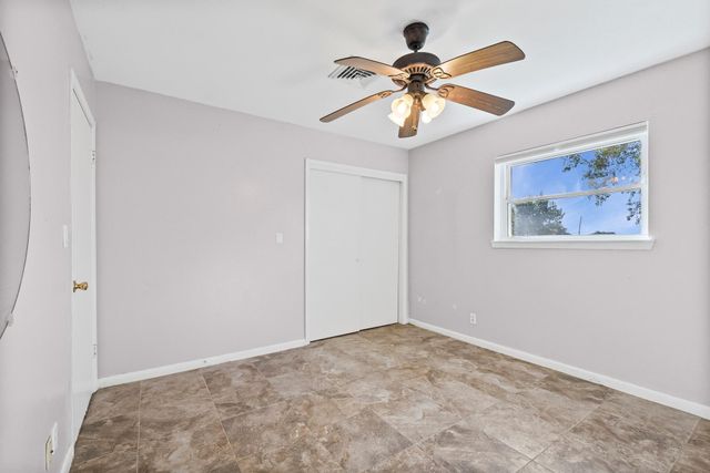 1311 Oak Street, Anahuac, TX 77514