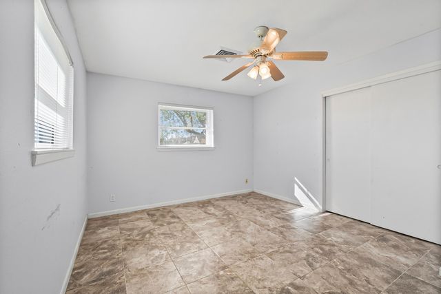 1311 Oak Street, Anahuac, TX 77514