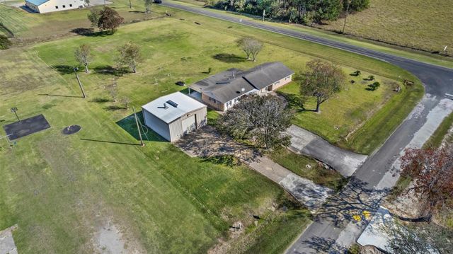 1311 Oak Street, Anahuac, TX 77514