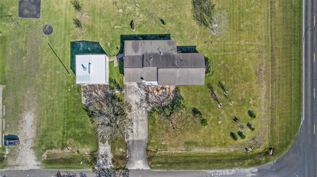 1311 Oak Street, Anahuac, TX 77514