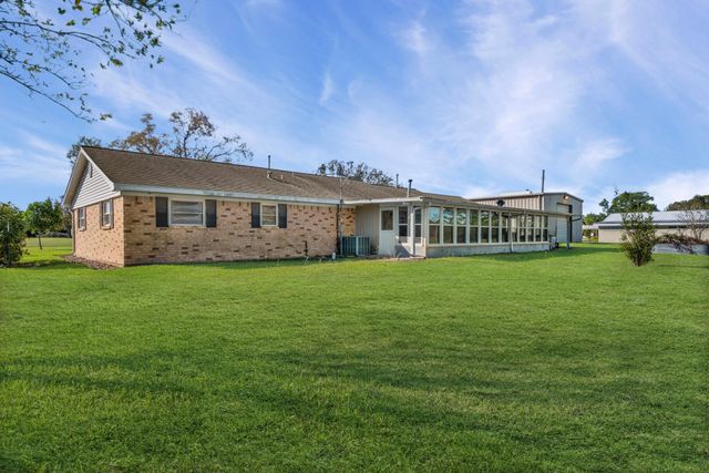 1311 Oak Street, Anahuac, TX 77514