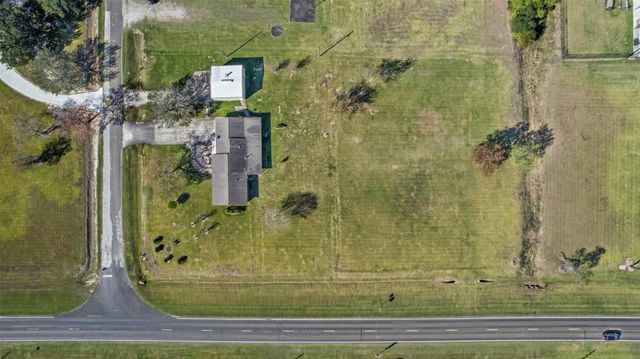 1311 Oak Street, Anahuac, TX 77514